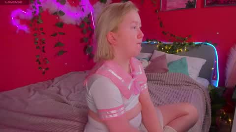 Snapshot of mia_ferd chatting on 03-09-26, 02:59 Mia online show from 03-09-26, 02:59