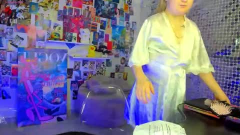 Mia online show from 03-31-26, 03:08