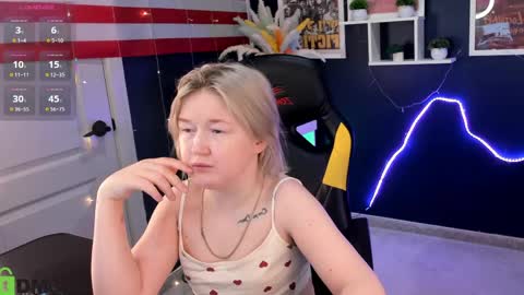 Snapshot of mia_ferd chatting on 04-28-26, 03:00 Mia online show from 04-28-26, 03:00