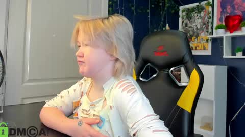 Snapshot of mia_ferd chatting on 05-11-26, 02:50 Mia online show from 05-11-26, 02:50