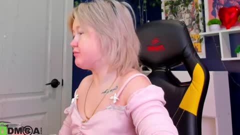 Snapshot of mia_ferd chatting on 05-13-26, 03:48 Mia online show from 05-13-26, 03:48