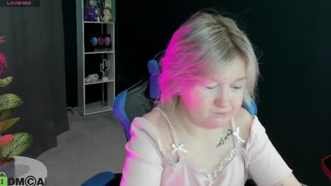 Snapshot of mia_ferd chatting on 06-12-26, 03:05 Mia online show from 06-12-26, 03:05