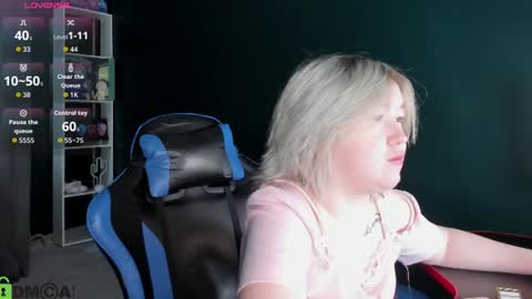 Snapshot of mia_ferd chatting on 06-16-26, 04:37 Mia online show from 06-16-26, 04:37
