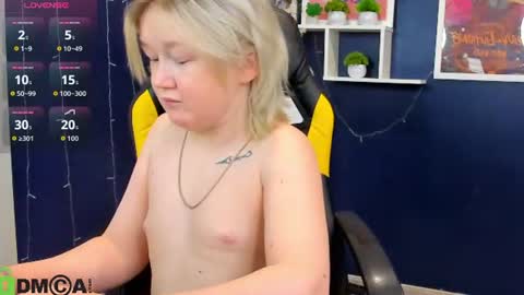 Snapshot of mia_ferd chatting on 06-29-26, 10:15 Mia online show from 06-29-26, 10:15