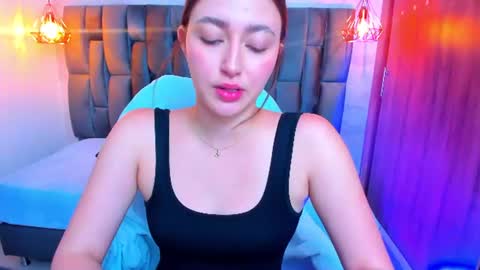 Snapshot of mia_ferrer18 chatting on 06-25-26, 02:54 mia_ferrer18 online show from 06-25-26, 02:54