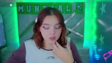 Snapshot of mia_foster_t chatting on 07-06-26, 01:52 Mia online show from 07-06-26, 01:52