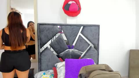 mia fox online show from 11-24-25, 12:05