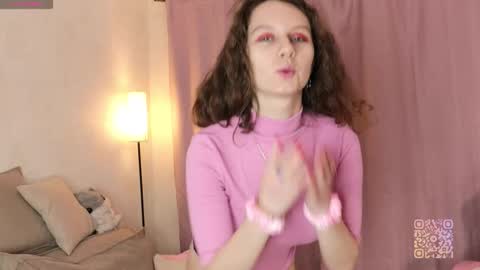 Snapshot of mia_frizz chatting on 02-15-26, 02:25 Mia online show from 02-15-26, 02:25