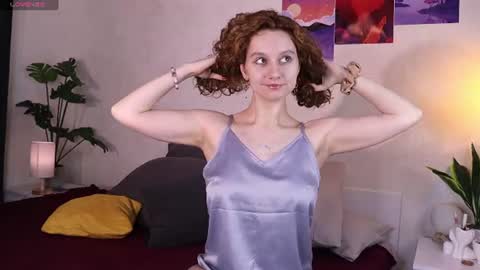 Snapshot of mia_frizz chatting on 06-18-26, 09:36 Mia online show from 06-18-26, 09:36
