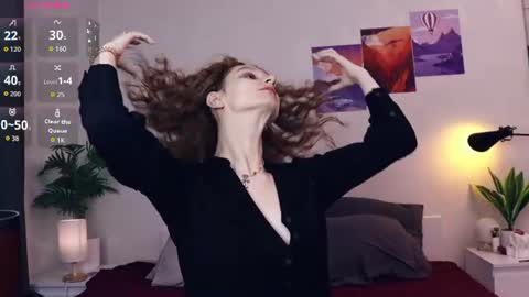 Snapshot of mia_frizz chatting on 07-13-26, 03:26 Mia online show from 07-13-26, 03:26