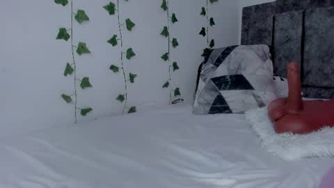 Snapshot of mia_garcia2 chatting on 06-11-26, 02:53 MIA online show from 06-11-26, 02:53
