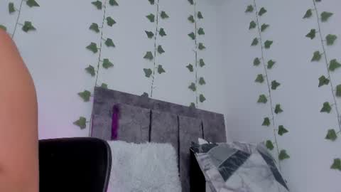 Snapshot of mia_garcia2 chatting on 06-11-26, 11:14 MIA online show from 06-11-26, 11:14
