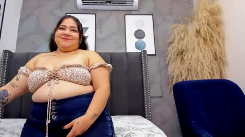 Snapshot of mia_ginger_bbw chatting on 06-15-26, 08:00 mia online show from 06-15-26, 08:00