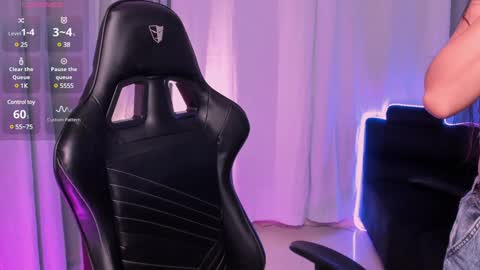 Mia online show from 01-05-25, 12:42