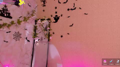 Mia online show from 10-10-25, 03:11