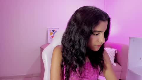 Snapshot of mia_greco1 chatting on 11-08-25, 11:43 mia_greco1 online show from 11-08-25, 11:43