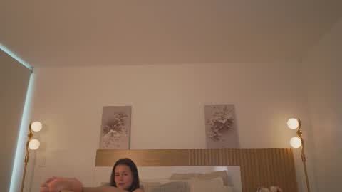 Snapshot of mia_greyy chatting on 12-20-25, 09:11 online show from 12-20-25, 09:11