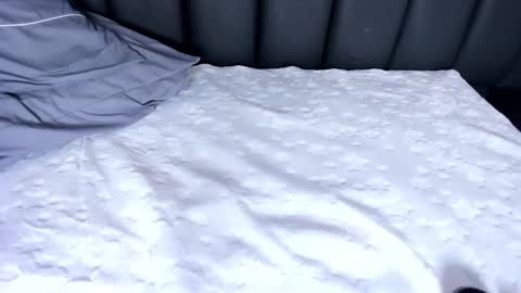 Snapshot of mia_holson chatting on 02-17-25, 04:15 I am Mia online show from 02-17-25, 04:15