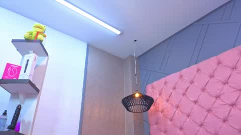 Mia online show from 04-07-26, 01:11