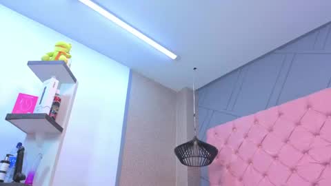 Mia online show from 04-12-26, 01:49