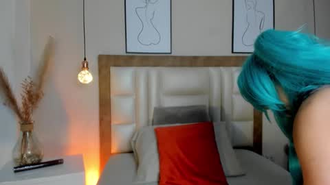 Mia online show from 03-22-26, 03:04