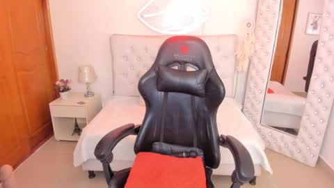    online show from 03-11-25, 03:23