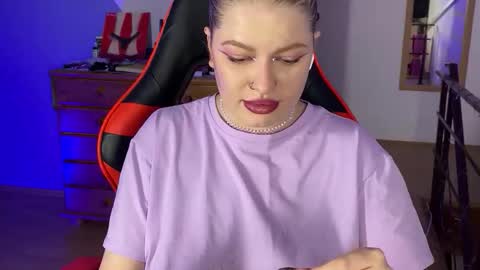 Mia online show from 10-13-25, 08:53