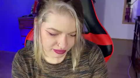 Mia online show from 10-14-25, 07:03