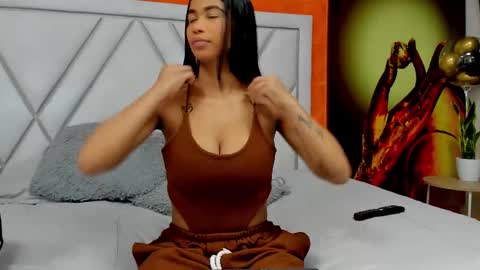 Snapshot of mia_kleim chatting on 12-05-25, 01:36 MIA KLEIM online show from 12-05-25, 01:36