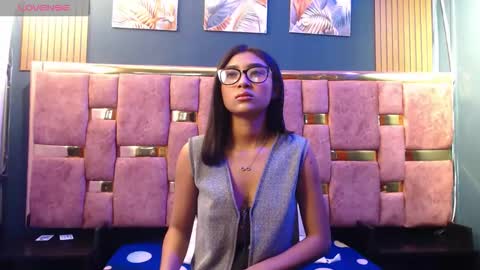 Mia.  online show from 05-11-26, 10:43