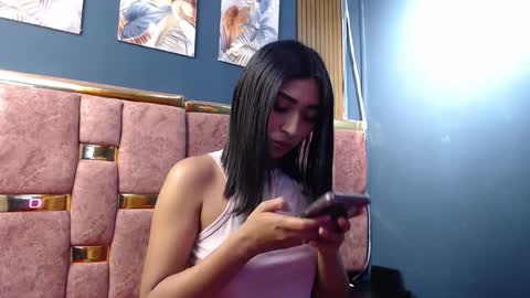 Mia.  online show from 05-27-26, 10:56