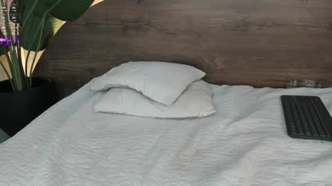 mia_lacy online show from 01-29-25, 10:53