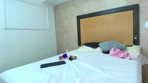 Snapshot of mia_lopez52 chatting on 12-31-24, 10:26 MIALOPEZ . Y . online show from 12-31-24, 10:26