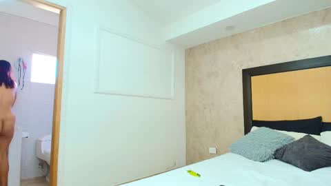 Snapshot of mia_lopez52 chatting on 02-20-25, 08:47 MIALOPEZ . Y . online show from 02-20-25, 08:47