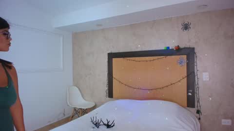 Snapshot of mia_lopez52 chatting on 11-01-25, 10:45 MIALOPEZ . Y . online show from 11-01-25, 10:45