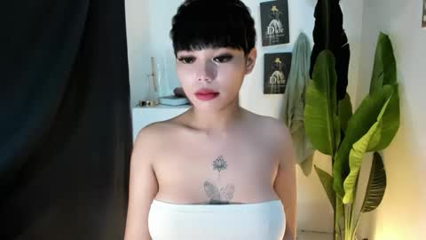Snapshot of mia_lover9 chatting on 05-16-26, 05:45 M I A online show from 05-16-26, 05:45