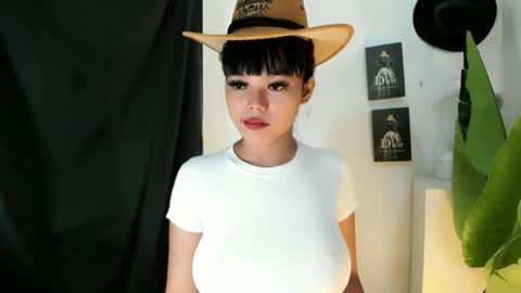 Snapshot of mia_lover9 chatting on 06-05-26, 03:24 M I A online show from 06-05-26, 03:24