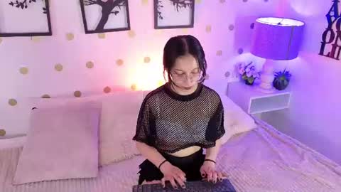 Snapshot of mia_luna0 chatting on 06-12-26, 11:14 Mia online show from 06-12-26, 11:14