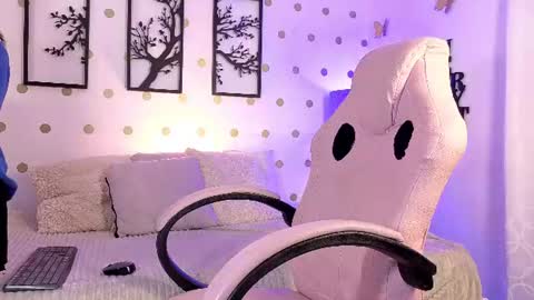 Snapshot of mia_luna0 chatting on 07-10-26, 11:07 Mia online show from 07-10-26, 11:07