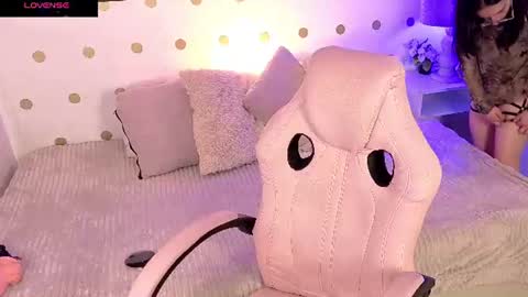 Snapshot of mia_luna0 chatting on 07-11-26, 11:28 Mia online show from 07-11-26, 11:28