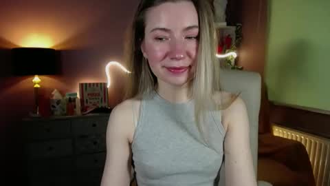 Mia online show from 03-07-25, 07:41