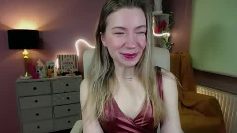 Mia online show from 03-08-25, 07:27