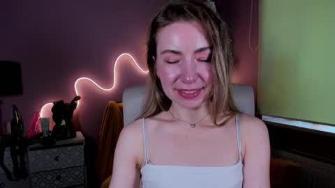 Mia online show from 09-21-25, 01:24