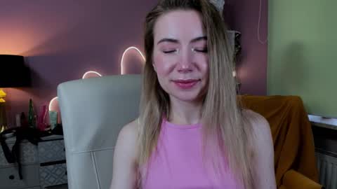 Mia online show from 09-28-25, 07:36