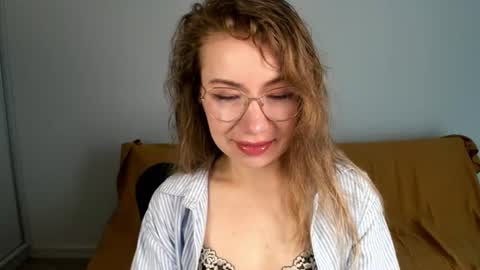 Snapshot of mia_luxx92 chatting on 07-16-26, 06:30 Mia online show from 07-16-26, 06:30