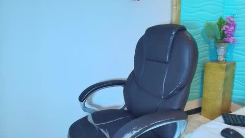 Snapshot of mia_montess chatting on 01-16-26, 06:23 mia montess online show from 01-16-26, 06:23