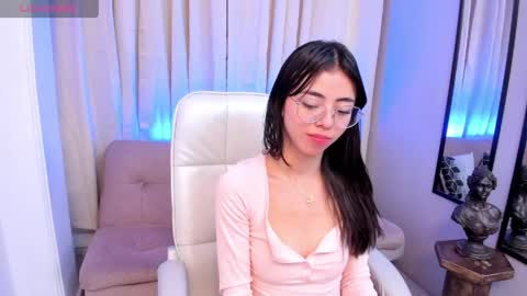 Mia online show from 05-25-26, 04:24