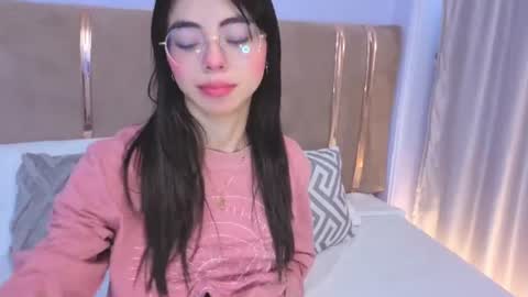 Snapshot of mia_naive chatting on 06-20-26, 12:19 Mia online show from 06-20-26, 12:19