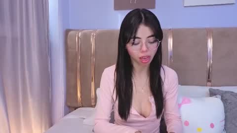 Snapshot of mia_naive chatting on 06-23-26, 08:40 Mia online show from 06-23-26, 08:40
