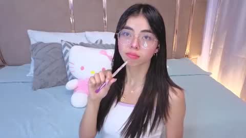 Snapshot of mia_naive chatting on 06-30-26, 12:28 Mia online show from 06-30-26, 12:28
